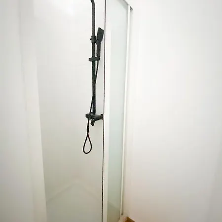Capstay Roubaix Lille Private Shower & Netflix Exterior photo