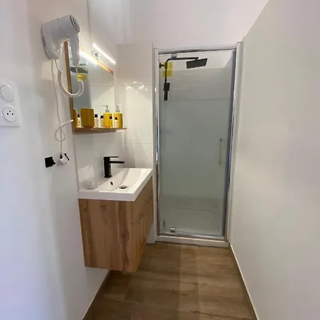 Capstay Roubaix Lille Private Shower & Netflix Exterior photo