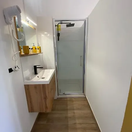 Capstay Roubaix Lille Private Shower & Netflix Exterior photo