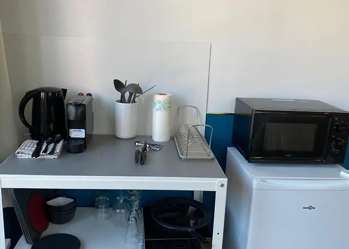 Capstay Roubaix Lille Private Shower & Netflix