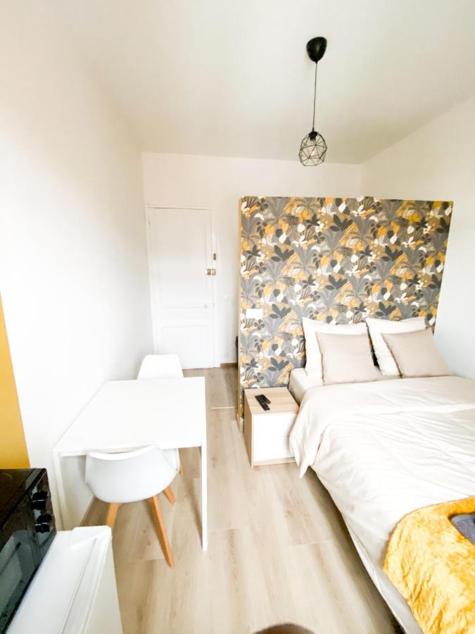 Capstay Lille Private Shower & Netflix *