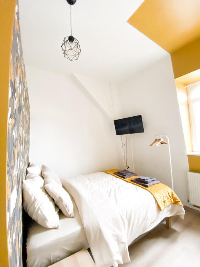 Capstay Lille Private Shower & Netflix *
