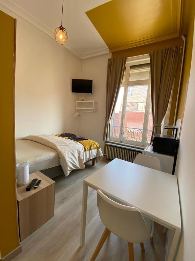 Capstay Lille Private Shower & Netflix